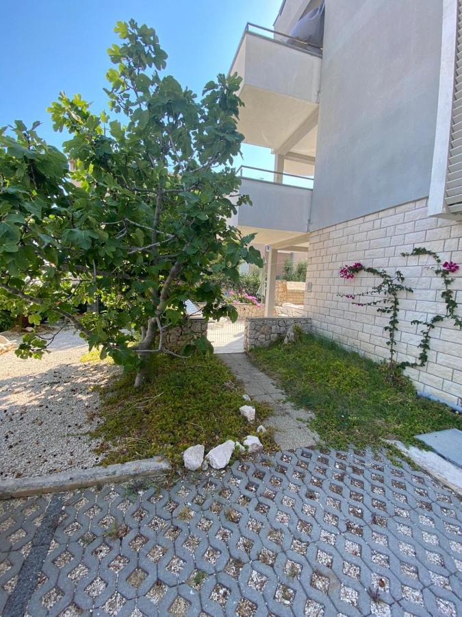 Apartment Dilba Novalja Exterior foto